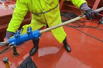 Photos of wire rope lubrication in practice 1