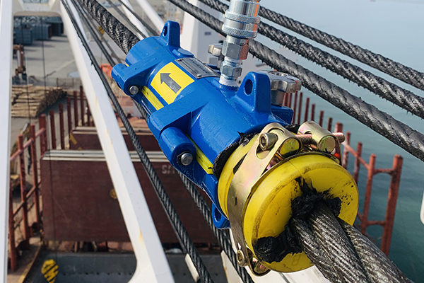 Photos of wire rope lubrication in practice 2